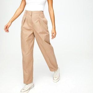 Aritzia Wilfred Free Day-Off Pleated High-Waist Trousers in Sander Tan Size: 2